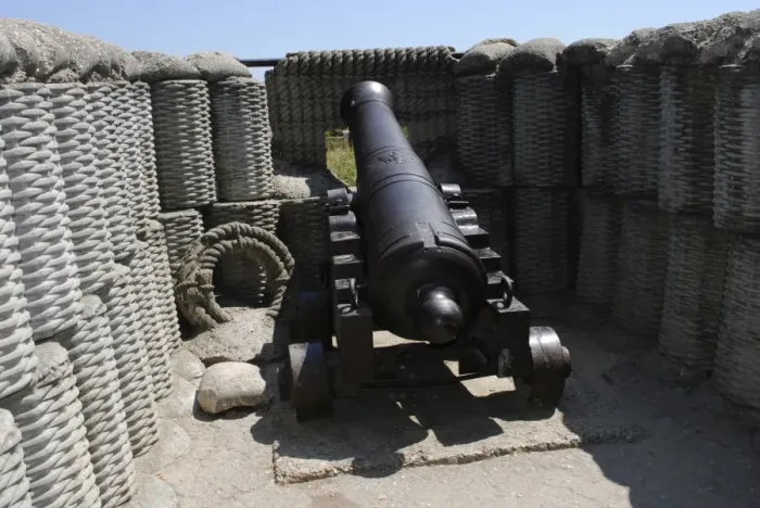 Framed Print : Cannon used to defend the city during the siege of Sevastopo Framed Print : Cannon used to defend the city during the siege of Sevastopo