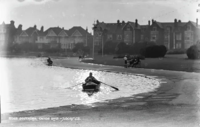 Framed Print : Canoe Lake in Southsea Framed Print : Canoe Lake in Southsea
