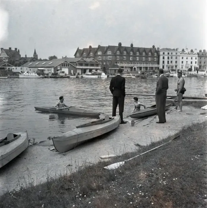 Framed Print : Canoeing on the River Thames