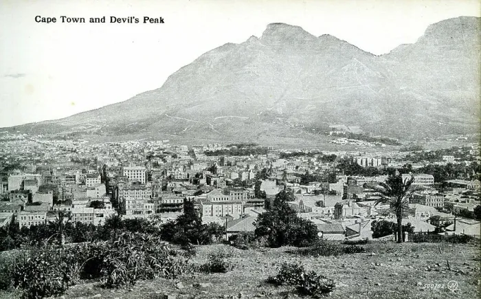 Framed Print : Cape Town and Devil's Peak, South Africa Framed Print : Cape Town and Devil's Peak, South Africa