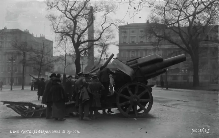Framed Print : Captured German Guns in London Framed Print : Captured German Guns in London