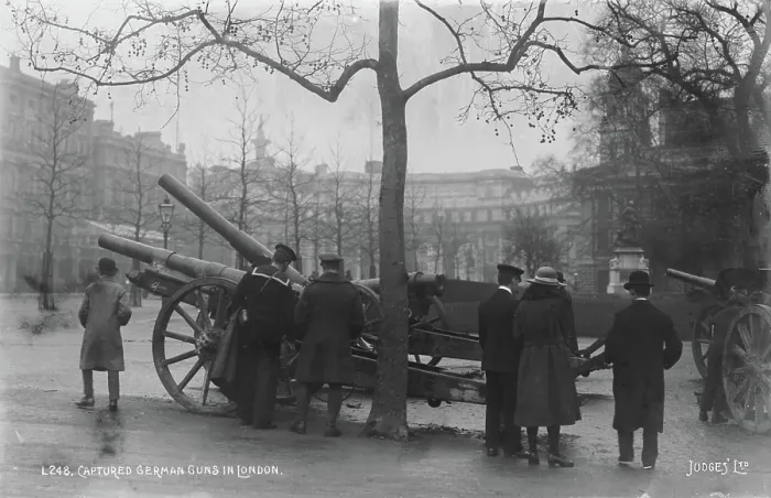 Framed Print : Captured German Guns in London Framed Print : Captured German Guns in London
