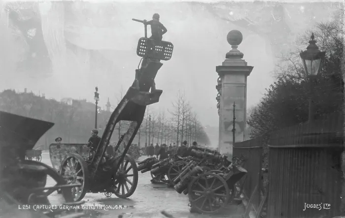 Framed Print : Captured German Guns in London
