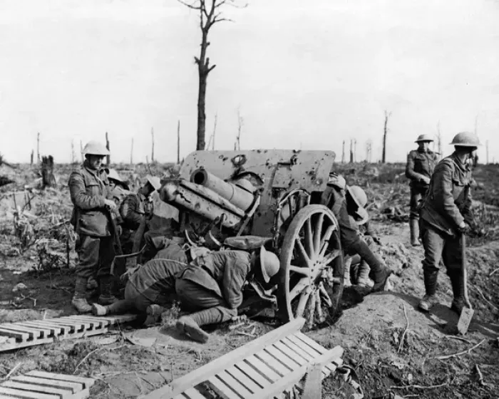 Framed Print : Captured German howitzer on the Somme, WW1 Framed Print : Captured German howitzer on the Somme, WW1