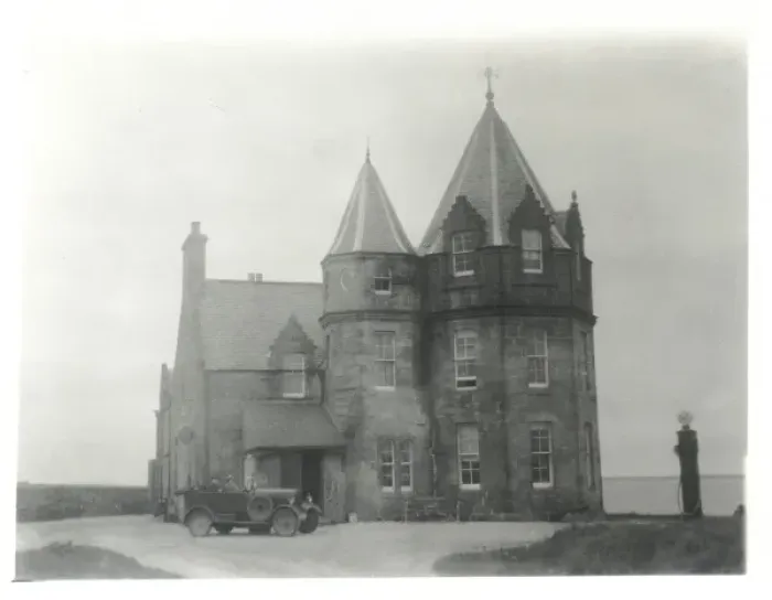 Framed Print : Car outside John O Groats Hotel, Scotland Framed Print : Car outside John O Groats Hotel, Scotland
