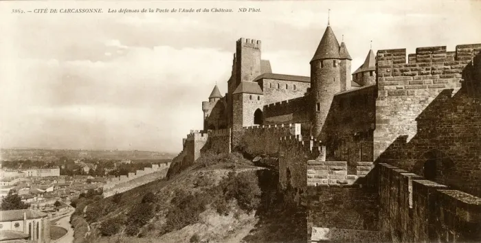 Framed Print : CARCASSONNE / BATTLEMENTS Framed Print : CARCASSONNE / BATTLEMENTS