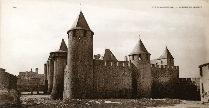 Framed Print : CARCASSONNE / CHATEAU 1910 Framed Print : CARCASSONNE / CHATEAU 1910