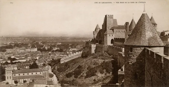 Framed Print : CARCASSONNE / EVEQUE 1910 Framed Print : CARCASSONNE / EVEQUE 1910