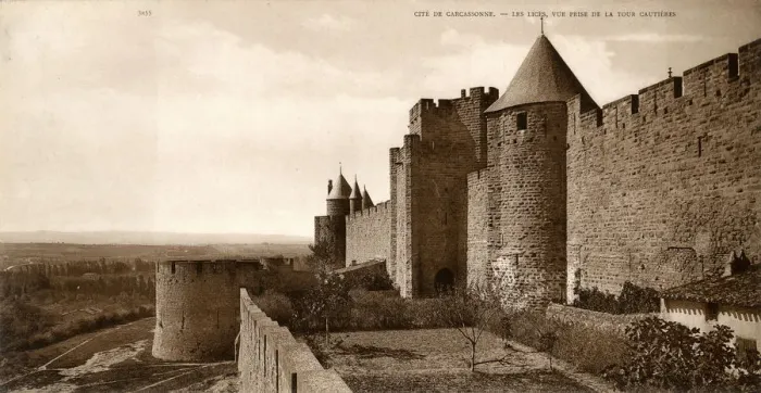 Framed Print : CARCASSONNE / LES LICES Framed Print : CARCASSONNE / LES LICES