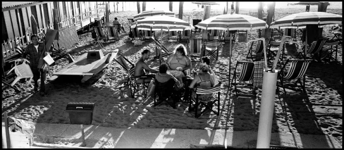 Framed Print : Card players on the beach at Marina di Pisa, Italy Framed Print : Card players on the beach at Marina di Pisa, Italy