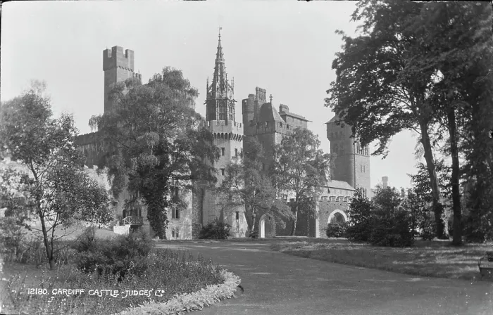 Framed Print : Cardiff Castle Framed Print : Cardiff Castle