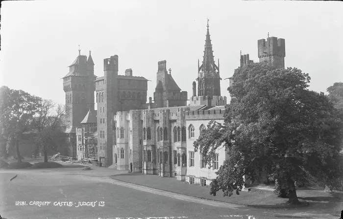 Framed Print : Cardiff Castle Framed Print : Cardiff Castle