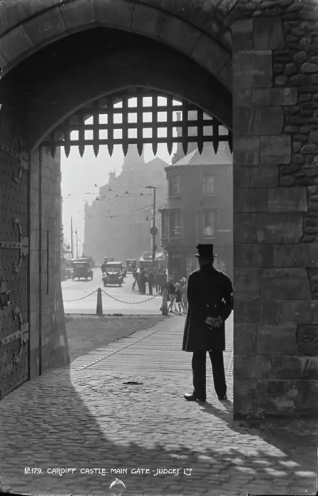 Framed Print : Cardiff Castle Main Gate Framed Print : Cardiff Castle Main Gate
