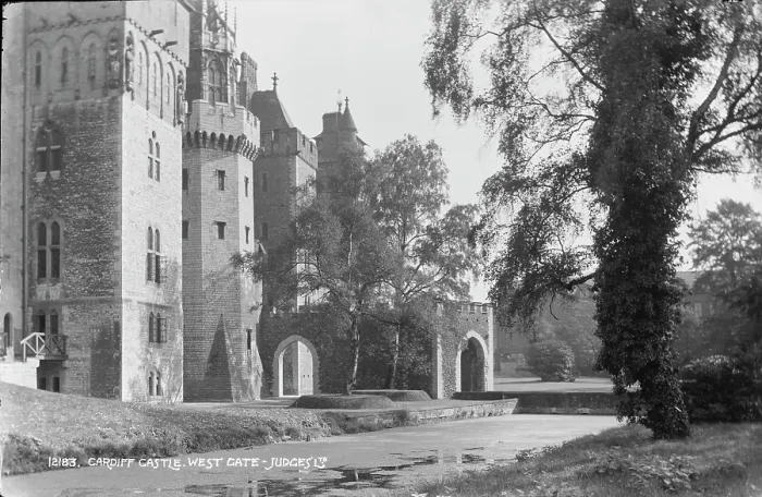 Framed Print : Cardiff Castle - West Gate Framed Print : Cardiff Castle - West Gate