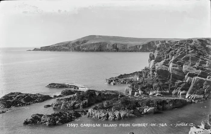 Framed Print : Cardigan Island from Gwbert-on-Sea Framed Print : Cardigan Island from Gwbert-on-Sea