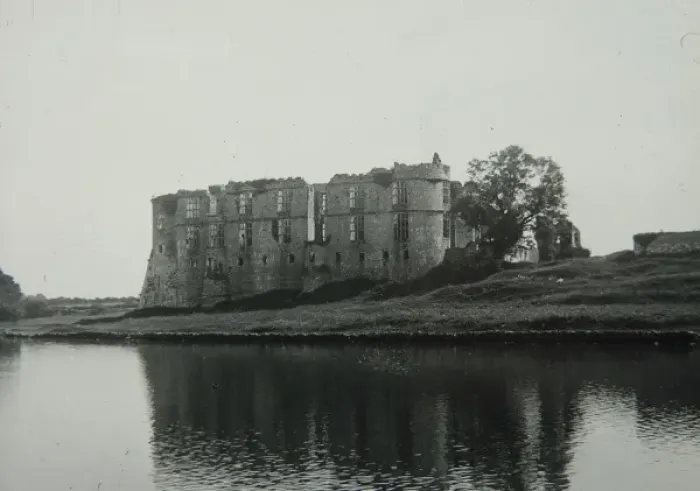 Framed Print : Carew Castle, Pembrokeshire, South Wales Framed Print : Carew Castle, Pembrokeshire, South Wales