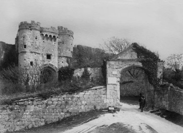 Framed Print : Carisbrooke Castle Framed Print : Carisbrooke Castle