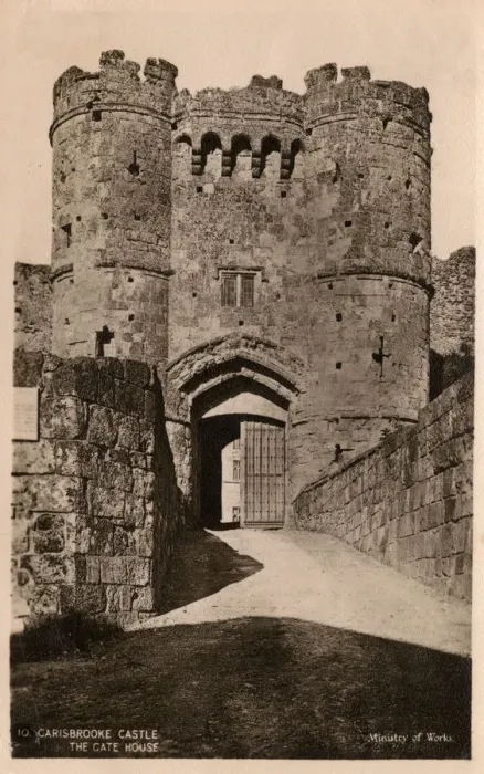 Framed Print : Carisbrooke Castle, Isle of Wight - The Gatehouse Arch Framed Print : Carisbrooke Castle, Isle of Wight - The Gatehouse Arch