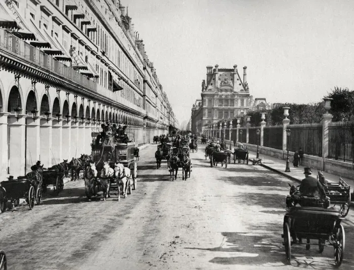 Framed Print : Carriage traffic on the Rue de Rivoli, Paris, France Framed Print : Carriage traffic on the Rue de Rivoli, Paris, France