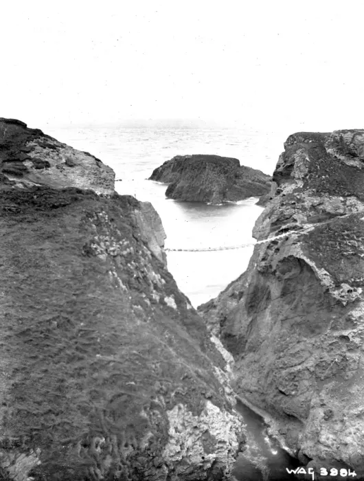 Framed Print : Carrick-a-Rede rope bridge, Ballycastle, Co Antrim Framed Print : Carrick-a-Rede rope bridge, Ballycastle, Co Antrim