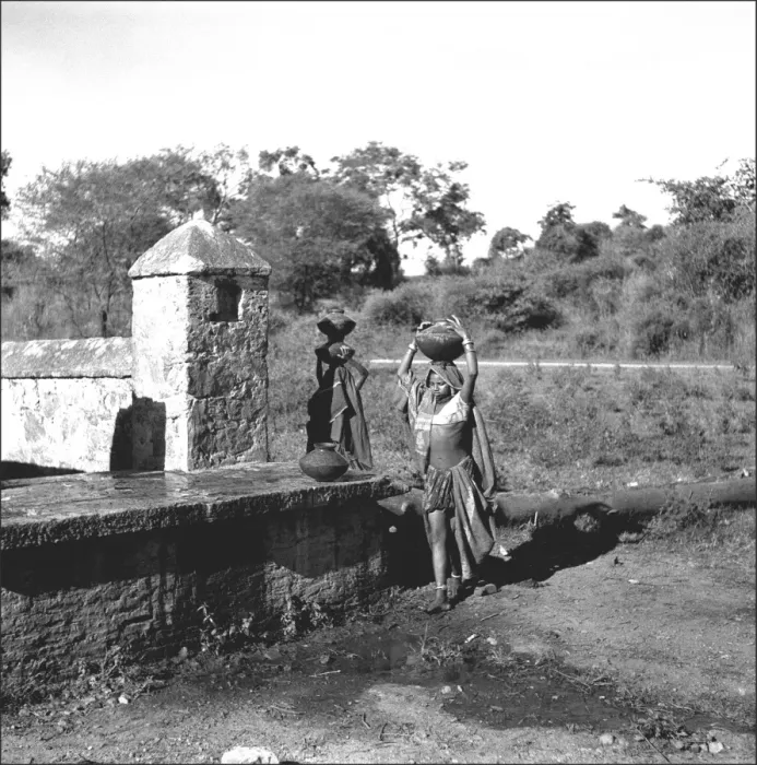Framed Print : Carrying water from a well, Mandu, India Framed Print : Carrying water from a well, Mandu, India