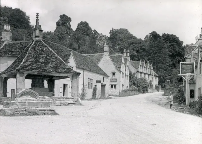 Framed Print : Castle Combe, Wiltshire, England Framed Print : Castle Combe, Wiltshire, England