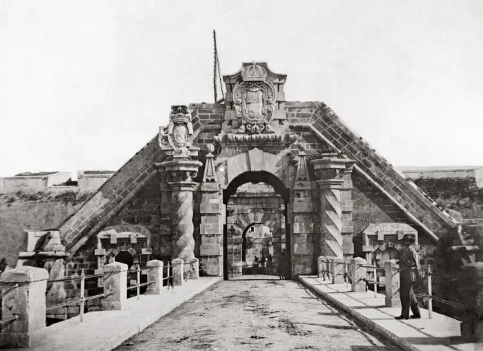 Framed Print : Castle Gate, Syracuse, Sicily, Italy, c1890 Framed Print : Castle Gate, Syracuse, Sicily, Italy, c1890