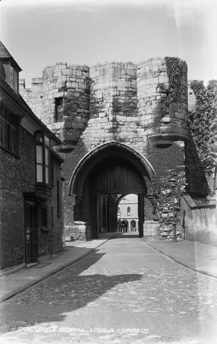Framed Print : Castle Gateway, Lincoln Framed Print : Castle Gateway, Lincoln