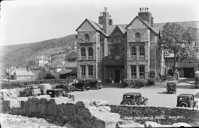 Framed Print : The Castle Hotel, Harlech Framed Print : The Castle Hotel, Harlech