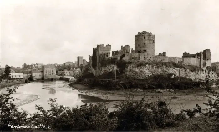 Framed Print : The Castle, Pembroke, Pembrokeshire Framed Print : The Castle, Pembroke, Pembrokeshire