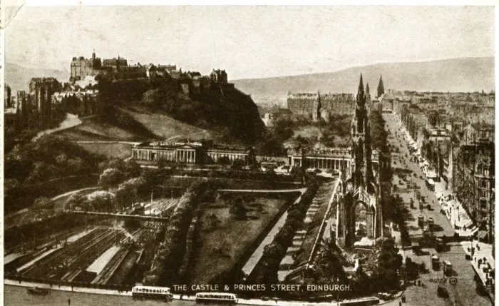 Framed Print : The Castle & Princes Street, Edinburgh, Midlothian Framed Print : The Castle & Princes Street, Edinburgh, Midlothian