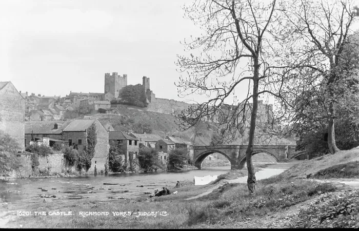 Framed Print : The Castle, Richmond Framed Print : The Castle, Richmond