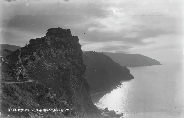 Framed Print : Castle Rock at Lynton Framed Print : Castle Rock at Lynton