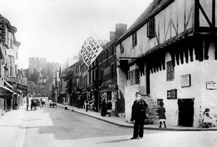 Framed Print : Castle Street, Conwy Framed Print : Castle Street, Conwy