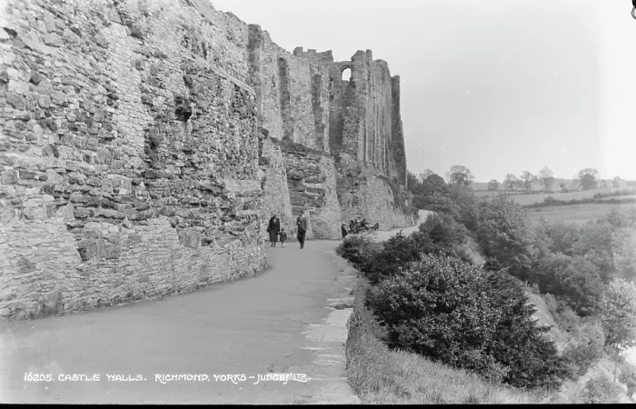 Framed Print : Castle Walls at Richmond Framed Print : Castle Walls at Richmond