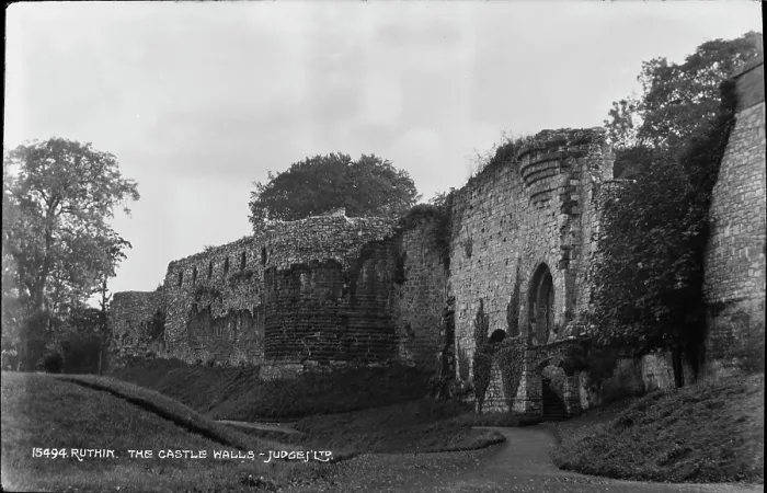 Framed Print : The Castle Walls of Ruthin Framed Print : The Castle Walls of Ruthin