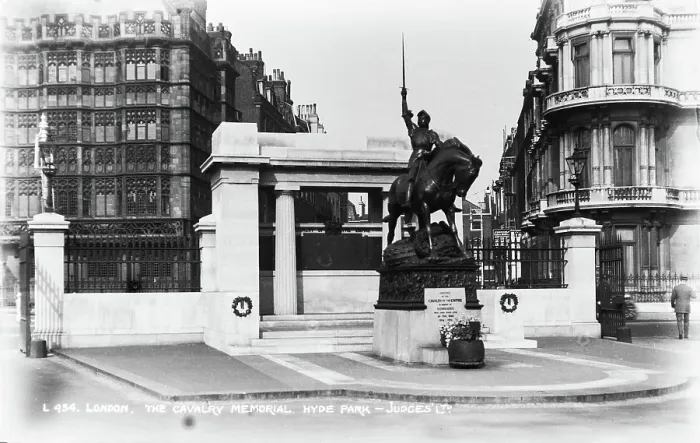 Framed Print : The Cavalry Memorial in Hyde Park Framed Print : The Cavalry Memorial in Hyde Park