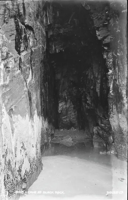 Framed Print : A Cave at Black Rock Framed Print : A Cave at Black Rock