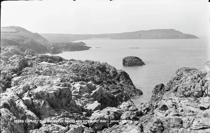 Framed Print : Cemaes Bay: Penrhyn Rocks and Lifeboat Bay Framed Print : Cemaes Bay: Penrhyn Rocks and Lifeboat Bay