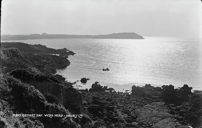 Framed Print : Cemaes Bay at Wylfa Head Framed Print : Cemaes Bay at Wylfa Head