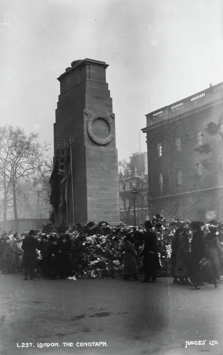 Framed Print : The Cenotaph in London Framed Print : The Cenotaph in London