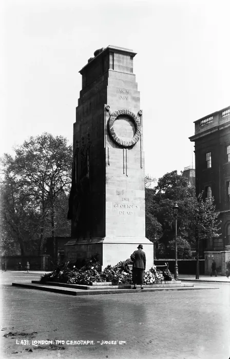 Framed Print : The Cenotaph in London Framed Print : The Cenotaph in London