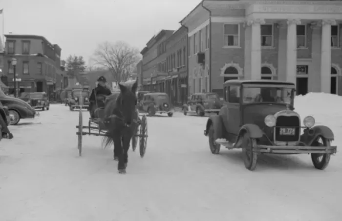 Framed Print : Center of Woodstock, Vermont on Saturday afternoon after sno Framed Print : Center of Woodstock, Vermont on Saturday afternoon after sno