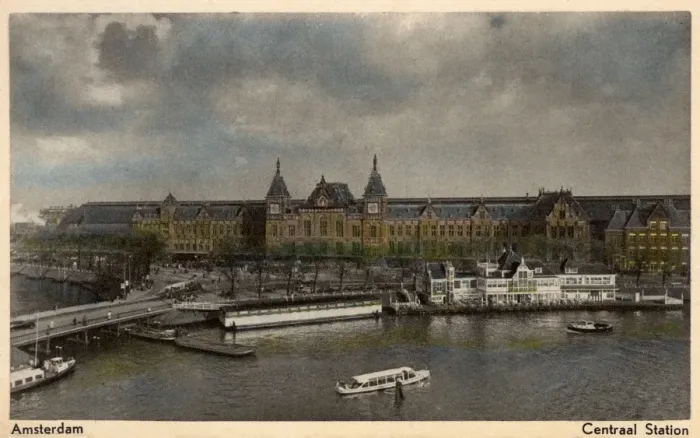 Framed Print : Centraal Station - Amsterdam - The Netherlands Framed Print : Centraal Station - Amsterdam - The Netherlands