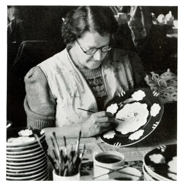 Framed Print : Ceramics artist filling in outline print on china Framed Print : Ceramics artist filling in outline print on china