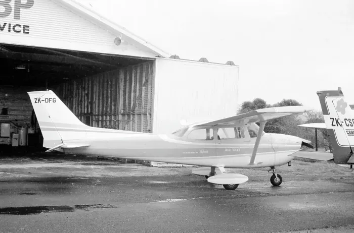 Framed Print : Cessna 172L Skyhawk ZK-DFG Framed Print : Cessna 172L Skyhawk ZK-DFG