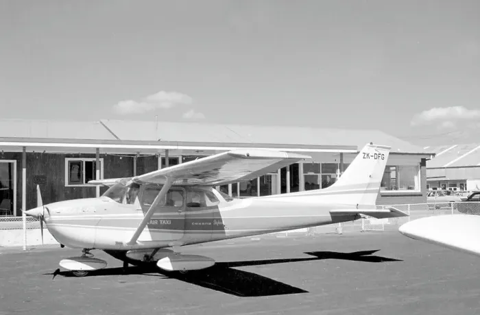 Framed Print : Cessna 172L Skyhawk ZK-DFG Framed Print : Cessna 172L Skyhawk ZK-DFG