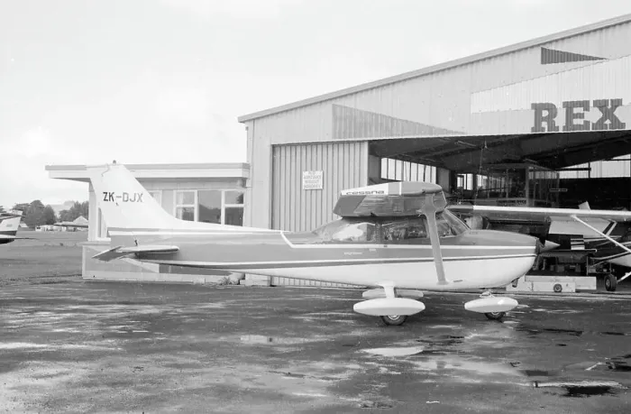 Framed Print : Cessna 172M Skyhawk ZK-DJX Framed Print : Cessna 172M Skyhawk ZK-DJX