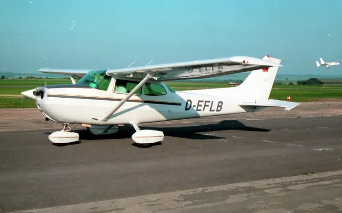 Framed Print : Cessna 172N Skyhawk D-EFLB Framed Print : Cessna 172N Skyhawk D-EFLB