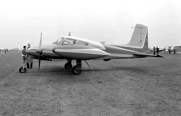 Framed Print : Cessna 310B G-ARIG Framed Print : Cessna 310B G-ARIG